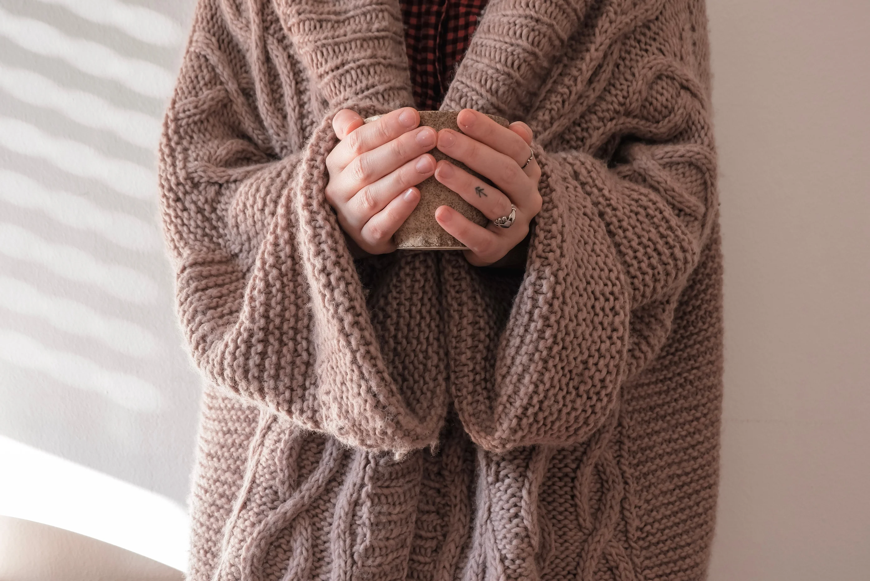 I DON’T KNOW WHAT I’M DOING, BUT AT LEAST I’M WEARING A SWEATER