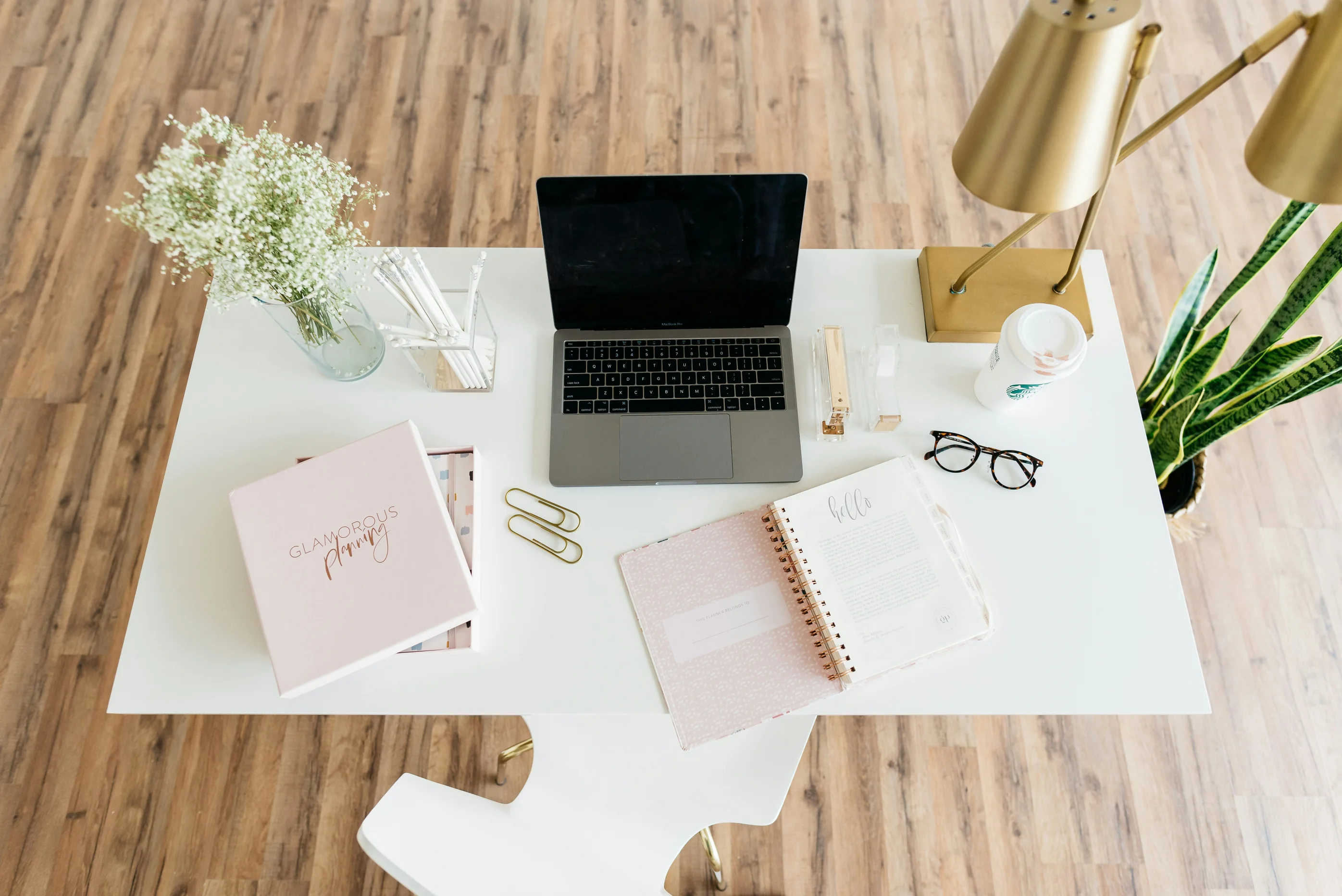 5 ‘Kinda Chic’ Daily Habits to Survive the Middle of Fall Semester
