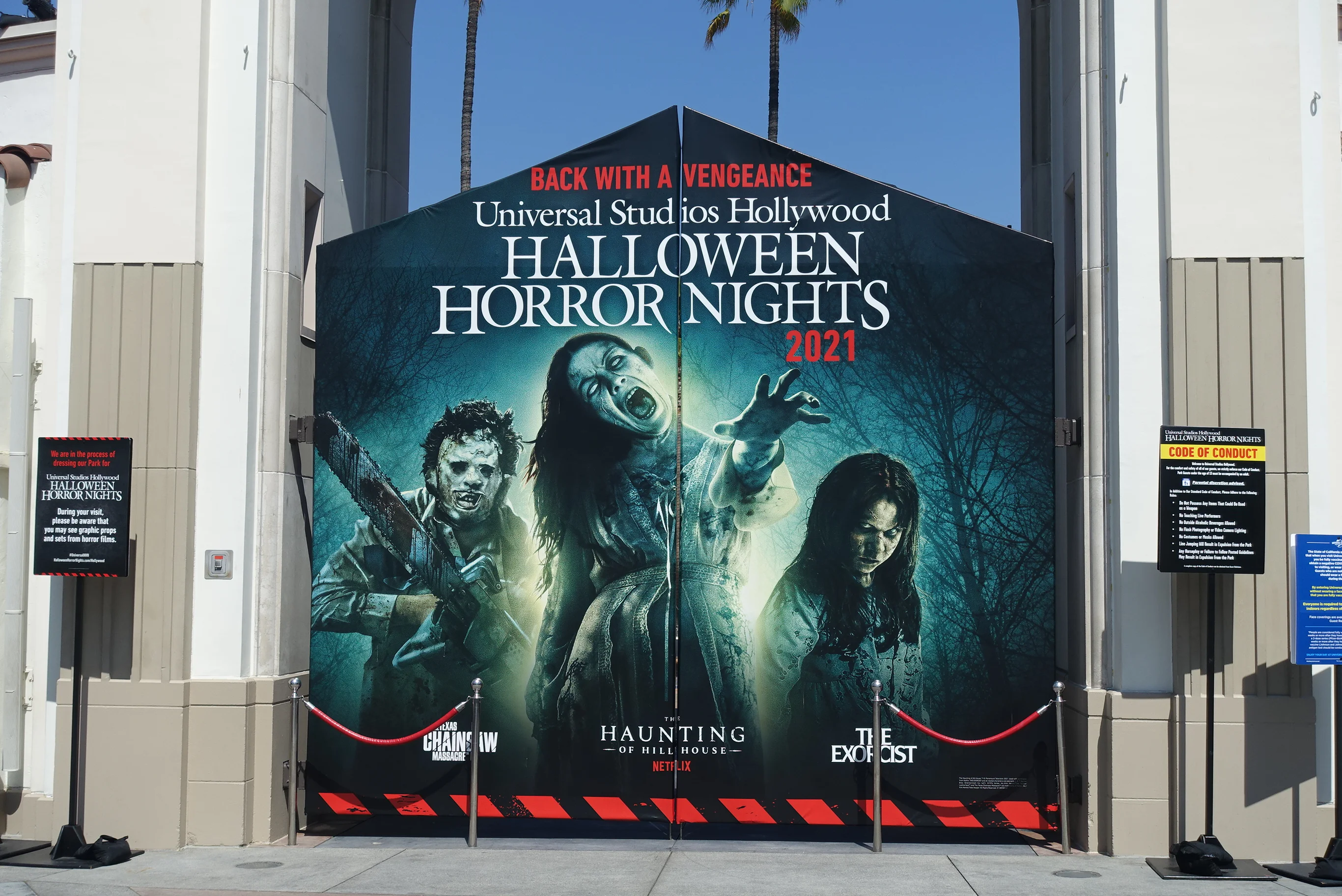 I Hate Horror Movies, So Why Did I Love Halloween Horror Nights?